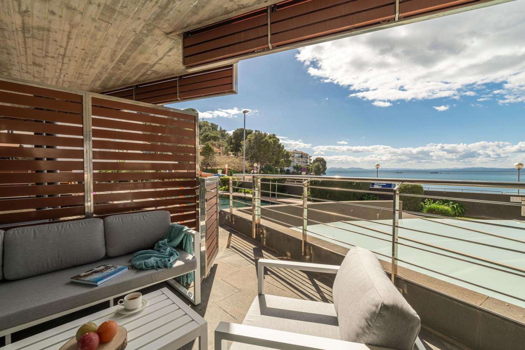 Apartamento Con Gran Terraza Delante Del Mar Roses Extérieur photo